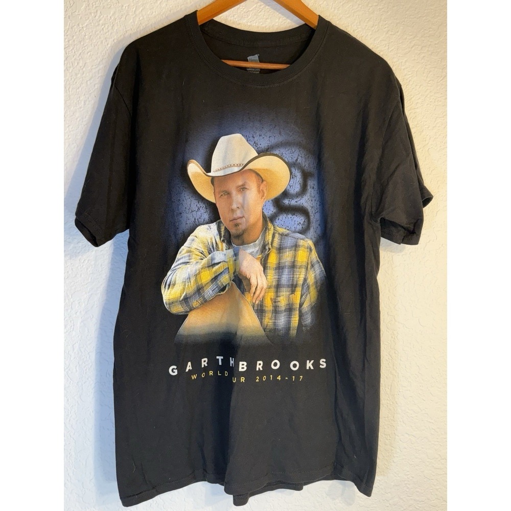 Garth‎ Brooks 2014–17 World Tour double-sided graphic concert tee, Size L.